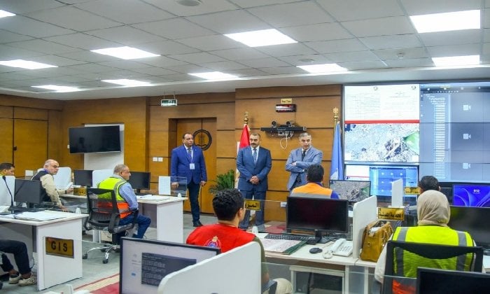 محافظ الإسكندرية يتابع من غرفة العمليات سير انتخابات مجلس النواب