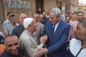 محافظ الغربية يتفقد اللجان الانتخابية بالسنطة.. متابعة ميدانية وتواصل مباشر مع المواطنين