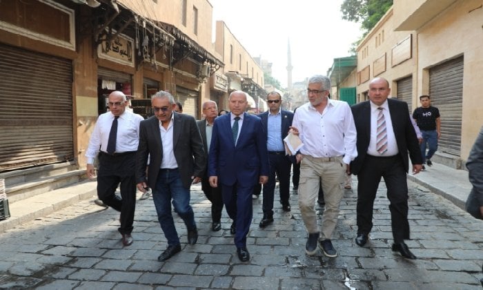 محافظ القاهرة يتفقد أعمال التطوير الجارية بمناطق باب النصر والجمالية ومسجد الحاكم التاريخية