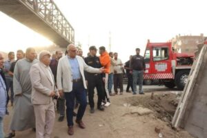 محافظ القليوبية يُتابع حادث انقلاب تريلا في ترعة بطوخ ويوجه بدراسة فورية لتوسعة الكوبري