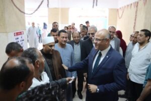 محافظ القليوبية يتابع انتخابات مجلس النواب في يومها الأول ويشيد بالإقبال الوطني