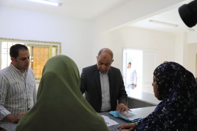 محافظ المنيا يوجه بتقديم دعم مالي وطبي وسداد إيجار سكني لحالات مستحقة بسمالوط