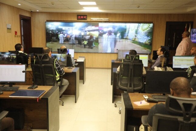 محافظ بني سويف يُتابع غلق لجان ومقار الاقتراع في ختام اليوم الأول لانتخابات مجلس النواب