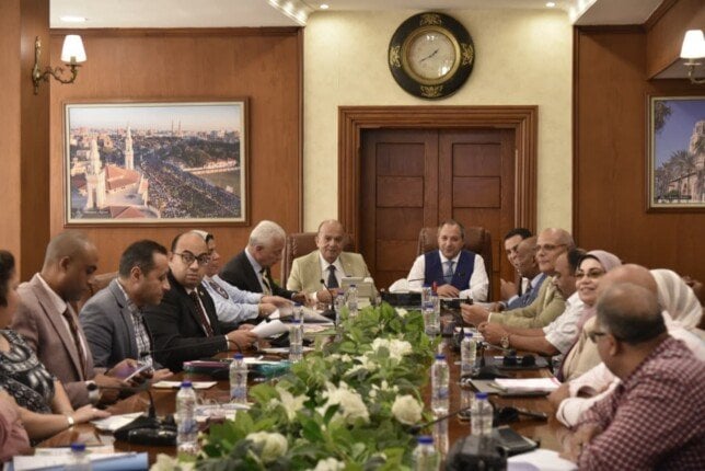 محافظ بورسعيد يعلن بدء المرحلة التجريبية لشركة النظافة في 3 أحياء