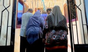 محافظ كفر الشيخ يوجّه برعاية سيدة مسنّة وتقديم الدعم الكامل لها