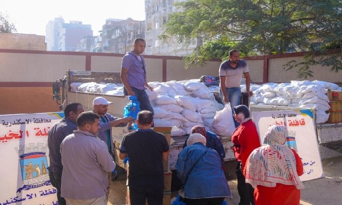 محافظة الإسكندرية تطلق «قافلة الخير» لتوزيع المواد الغذائية على الأسر الأولى بالرعاية