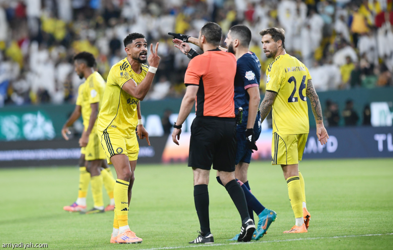 ريشة: جزائية النصر صحيحة
                                                2025.11.02 | 12:46 am
                                                صادقَ المصري محمد كمال ريشة، محلل «الرياضية» التحكيمي، على قرار الحكم السعودي محمد الهويش باحتساب ركلة جزاءٍ لفريق النصر الأول لكرة القدم خلال مباراة الفيحاء، السبت، واصفًا إيَّاها بالصحيحة.
واحتسب الهويش ركلة جزاءٍ  ...