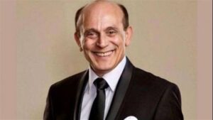 «أغلق عينيك أحيانا لتبصر أكثر».. محمد صبحي يثير تفاعل الجمهور