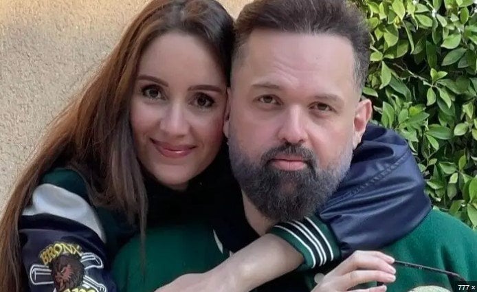 بعد تعرضها لنزيف داخلي.. محمد محمود عبد العزيز يطلب الدعاء لزوجته