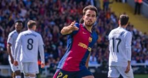 مدافع برشلونة يحسم موقفه من الانتقال إلى باريس سان جيرمان