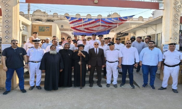 مدير أمن الأقصر يتفقد الاستعدادات الأمنية لانطلاق احتفالات دير مارجرجس بجبل الرزيقات