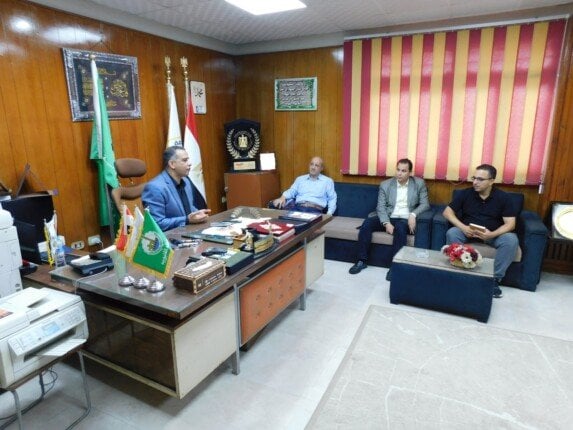 مدير الرياضة بالقليوبية يناقش خطط العمل والمشروعات القومية