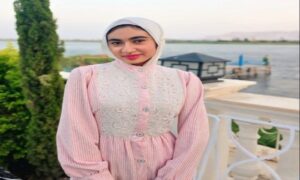 مدير تعليم قنا يُهنئ الطالبة سارة أحمد لاختيارها سفيرة لمصر في المسابقة العالمية Technovation Girls