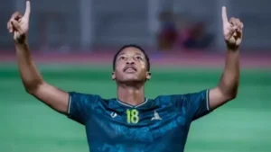 مراد هوساوي مرفوض في الهلال والاتحاد ينتظره .. تصريحات مثيرة عن صفقة الموسم