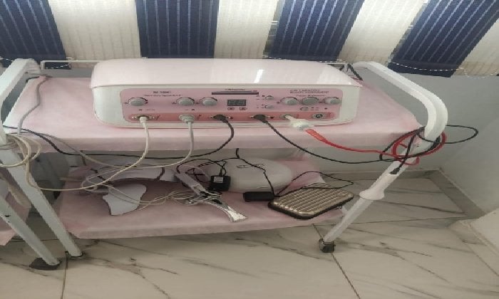 تديره منتحلة صفة طبيبة.. غلق مركز تجميل بدون ترخيص في البحيرة