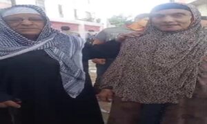 إصرار على المشاركة.. مسن وزوجته يحرصان على الإدلاء بصوتهم في انتخابات النواب بالبحيرة