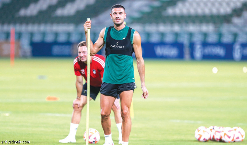 ديميرال يظهر في الديربي
                                                2025.11.05 | 11:57 pm
                                                تأكدت مشاركة الدولي التركي ميريح ديميرال، مدافع فريق الأهلي الأول لكره القدم، في مواجهة فريقه أمام الاتحاد ضمن ديربي الغربية لحساب الجولة الثامنة من دوري روشن السعودي على ملعب «الإنماء» السبت المقبل، وفق مصدر خاص  ...