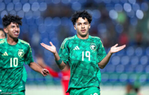 أخضر 16 يبلغ نهائي «غرب آسيا»
                                                2025.11.03 | 12:28 am
                                                تأهل المنتخب السعودي تحت 16 عامًا لكرة القدم إلى نهائي بطولة كأس اتحاد غرب آسيا تحت 17 عامًا بعد فوزه على نظيره الأردني «المستضيف» 4-3 بركلات الترجيح عقب تعادلهما 1ـ1 في المباراة التي جرت على ملعب العقبة، الأحد، ضمن الدور  ...