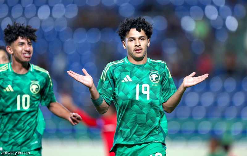 أخضر 16 يبلغ نهائي «غرب آسيا»
                                                2025.11.03 | 12:28 am
                                                تأهل المنتخب السعودي تحت 16 عامًا لكرة القدم إلى نهائي بطولة كأس اتحاد غرب آسيا تحت 17 عامًا بعد فوزه على نظيره الأردني «المستضيف» 4-3 بركلات الترجيح عقب تعادلهما 1ـ1 في المباراة التي جرت على ملعب العقبة، الأحد، ضمن الدور  ...