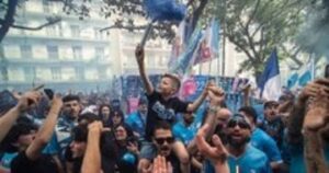 نابولي تحت الإغلاق التام قبل مواجهة آينتراخت و500 مشجع ألماني يتحدون الحظر