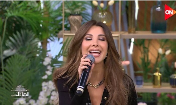 نانسي عجرم تشعل مواقع التواصل بعد ظهورها في برومو «معكم منى الشاذلي»