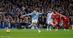 مان سيتي ضد ليفربول.. هالاند يهدر ركلة جزاء للسيتى فى الدقيقة 13