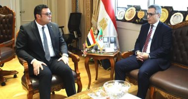 وزير الإسكان يستقبل سفير الجزائر بالقاهرة لبحث سبل التعاون بين البلدين