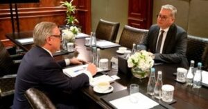 وزير البترول يدعو شيفرون للتوسع في استثمارات الاستكشاف بالبحر الأحمر