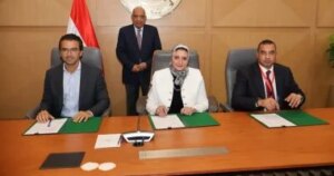 وزير الكهرباء يشهد توقيع اتفاقيات مكلمة لمشروعين للطاقة الشمسية وبطاريات تخزين