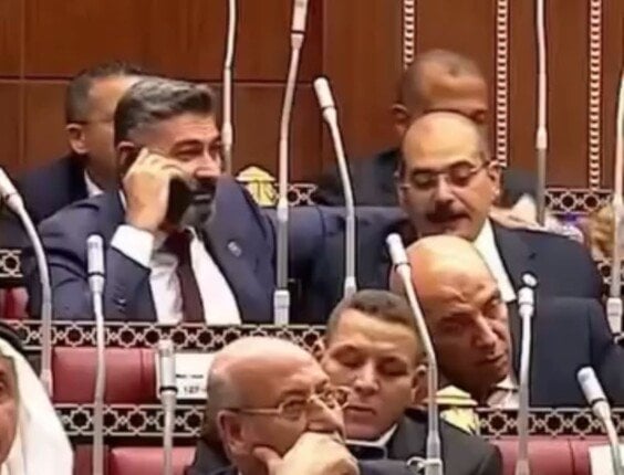 ياسر جلال يعلق على ظهوره بمجلس الشيوخ يتحدث في الهاتف على طريقة مرجان أحمد مرجان