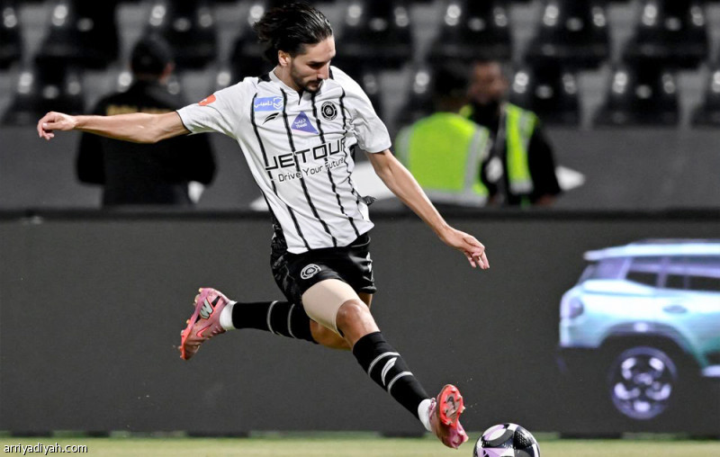 عدلي يفحص إصابته في باريس
                                                2025.11.04 | 12:14 am
                                                توجّه الفرنسي ياسين عدلي، لاعب وسط فريق الشباب الأول لكرة القدم، إلى باريس، عاصمة بلاده، لعرض إصابته على طبيب متخصِّص، وفق بيان بثه النادي، الإثنين، عبر حسابه الرسمي في منصة «إكس».
وتأتي الخطوة، حسب البيان، بتنسيق بين  ...