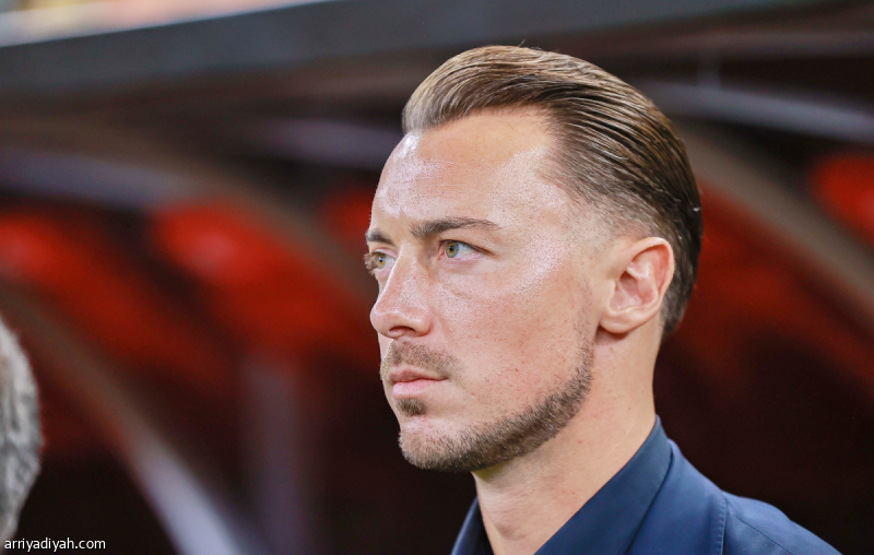 يايسله: لا تسألوني عن توني.. وكرة القدم ليست شطرنج
                                                2025.11.08 | 11:22 pm
                                                قدّم الألماني ماتياس يايسله، مدرب فريق الأهلي الأول لكرة القدم، الشكر إلى لاعبيه على تضحياتهم التي وصفها بـ «مفتاح الانتصار» على الاتحاد، السبت، في ديربي جدة ضمن الجولة الثامنة من دوري روشن السعودي.
وفي مؤتمر صحافي تلا  ...