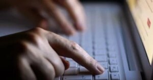 بعد تنبيهات وجود ثغرات تخترق الهواتف.. ما هى هجمات الزيرو كليك وكيف تحمي هاتفك؟