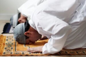 مواقيت الصلاة اليوم في القاهرة والمحافظات تعلن عن توقيتات دقيقة الخميس 15 يناير 2026