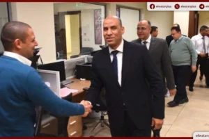 زيارة مفاجئة لوزير العمل بمكتب بدر