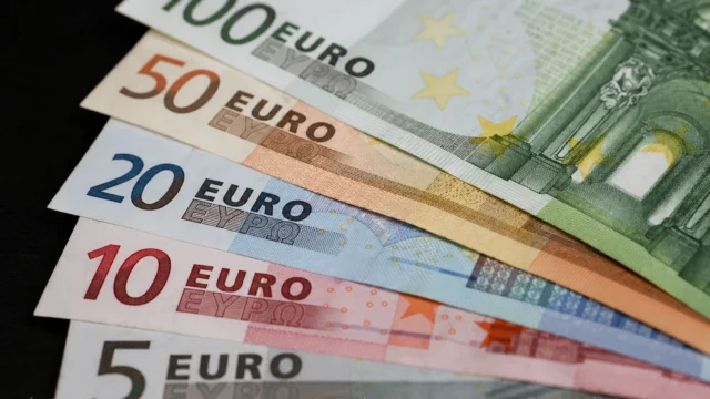 سعر اليورو مقابل الجنيه المصري اليوم 27 أبريل 2026