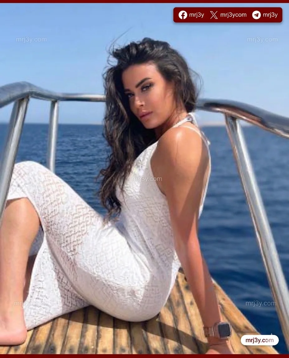 ميرنا نور الدين بإطلالة صيفية على يخت