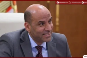 وزير العمل يتفقد مواقع إنشائية ميدانيا
