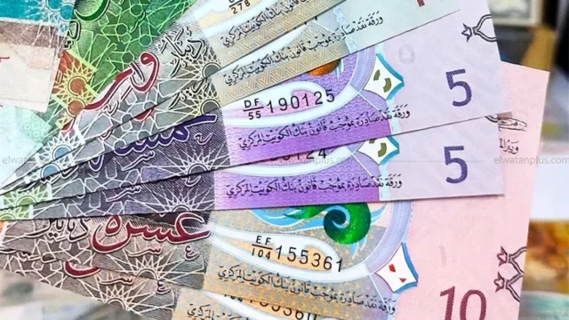 استقرار سعر الدينار الكويتي أمام الجنيه في البنوك المصرية مع بداية تعاملات الأحد