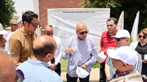 رئيس جامعة الأزهر يجرّب قيادة “الجولف كار” في معرض الابتكارات الطلابية