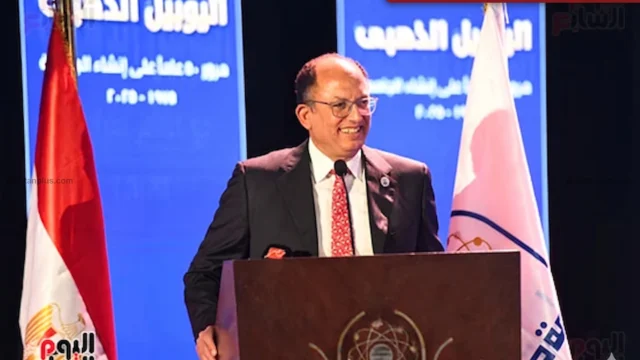 رئيس جامعة العاصمة يهنئ عمال مصر ويشيد بدورهم في التنمية