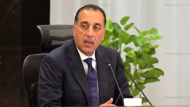 مدبولي يستعرض حصاد الأسبوع: دعم البورصة وتنمية سيناء والطاقة الشمسية