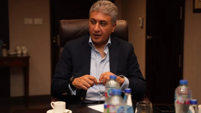 شريف فتحي يبحث مع المبعوث الأمريكي للسياحة تعزيز الحركة الوافدة إلى مصر