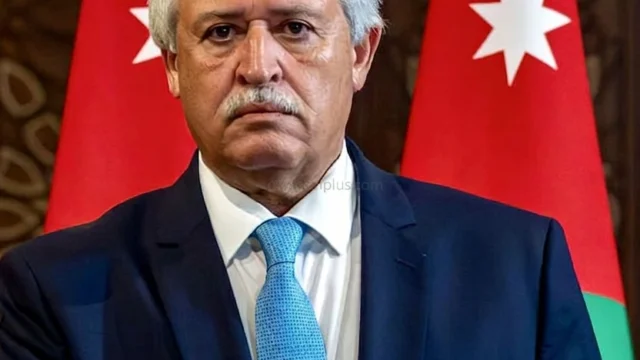 وزير النقل الأردني يبحث تطوير محطة الركاب بالعقبة وتعزيز الخدمات اللوجستية